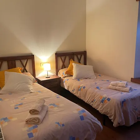 - Edifici Montardo Apartman Esterri d'Àneu